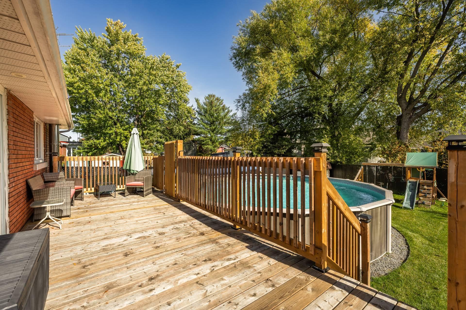 









995


Rue Coderre

,
Longueuil (Saint-Hubert),




QC
J3Y4N3

