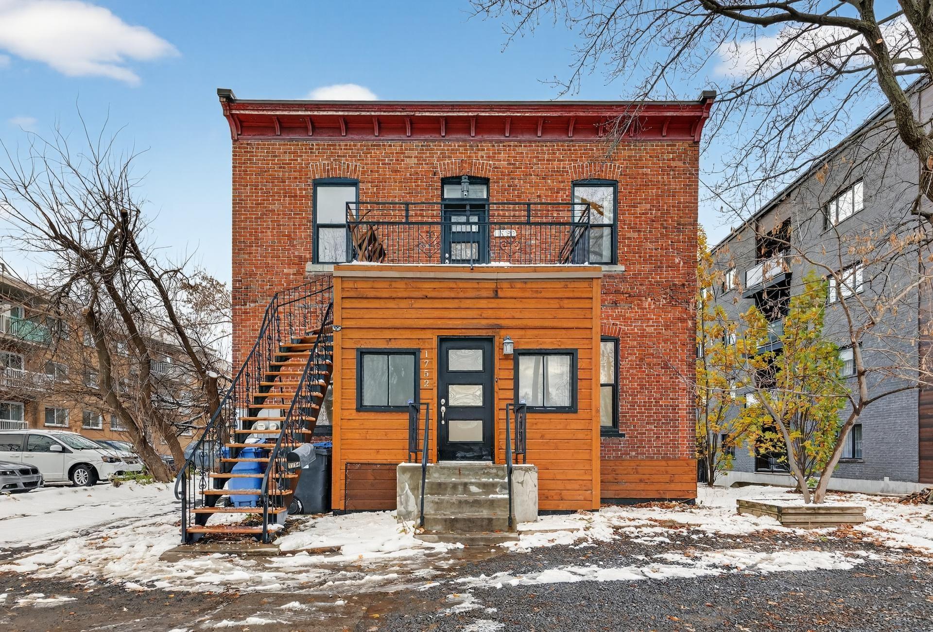 









1752

 - 1754


Av. Victoria

,
Longueuil (Greenfield Park),




QC
J4V1M3

