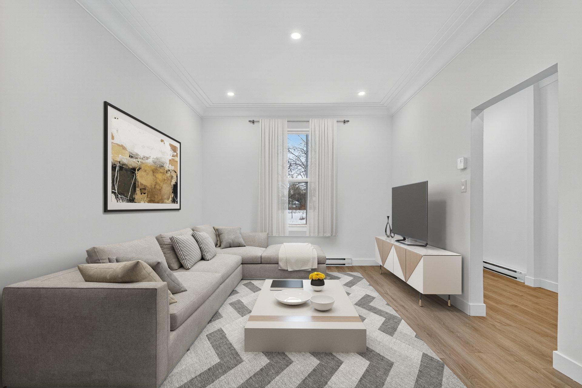 









1752

 - 1754


Av. Victoria

,
Longueuil (Greenfield Park),




QC
J4V1M3

