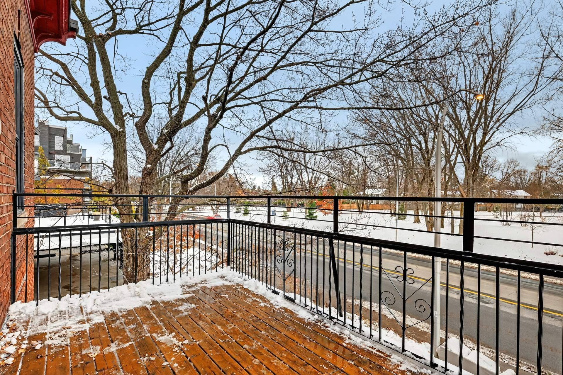 









1752

 - 1754


Av. Victoria

,
Longueuil (Greenfield Park),




QC
J4V1M3

