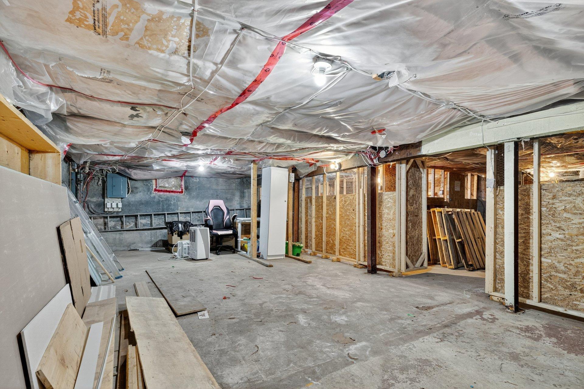 









1752

 - 1754


Av. Victoria

,
Longueuil (Greenfield Park),




QC
J4V1M3

