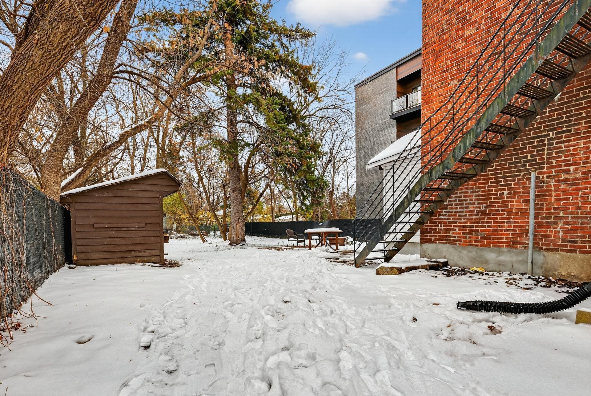 









1752

 - 1754


Av. Victoria

,
Longueuil (Greenfield Park),




QC
J4V1M3

