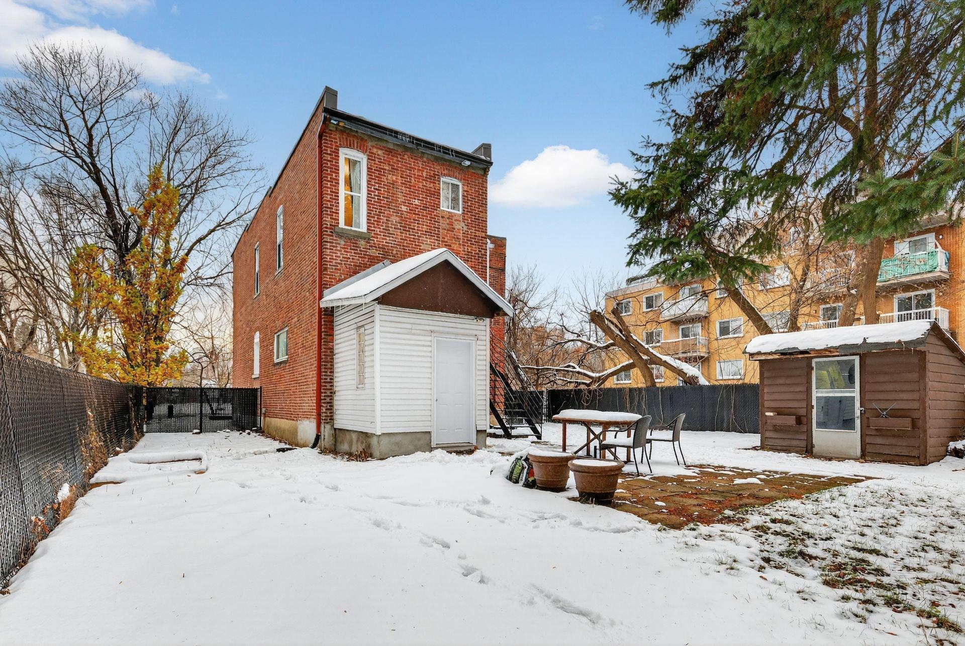 









1752

 - 1754


Av. Victoria

,
Longueuil (Greenfield Park),




QC
J4V1M3

