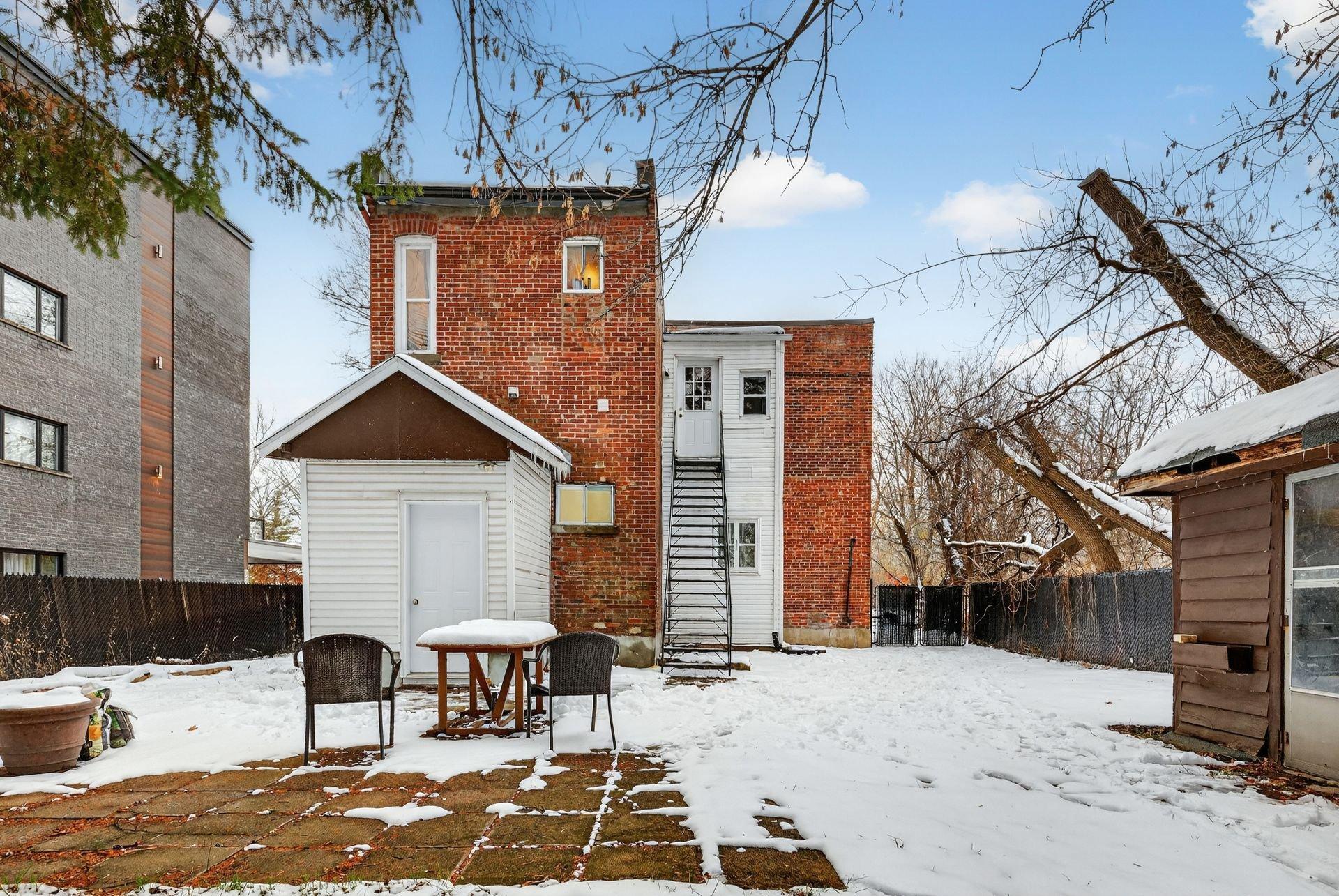 









1752

 - 1754


Av. Victoria

,
Longueuil (Greenfield Park),




QC
J4V1M3

