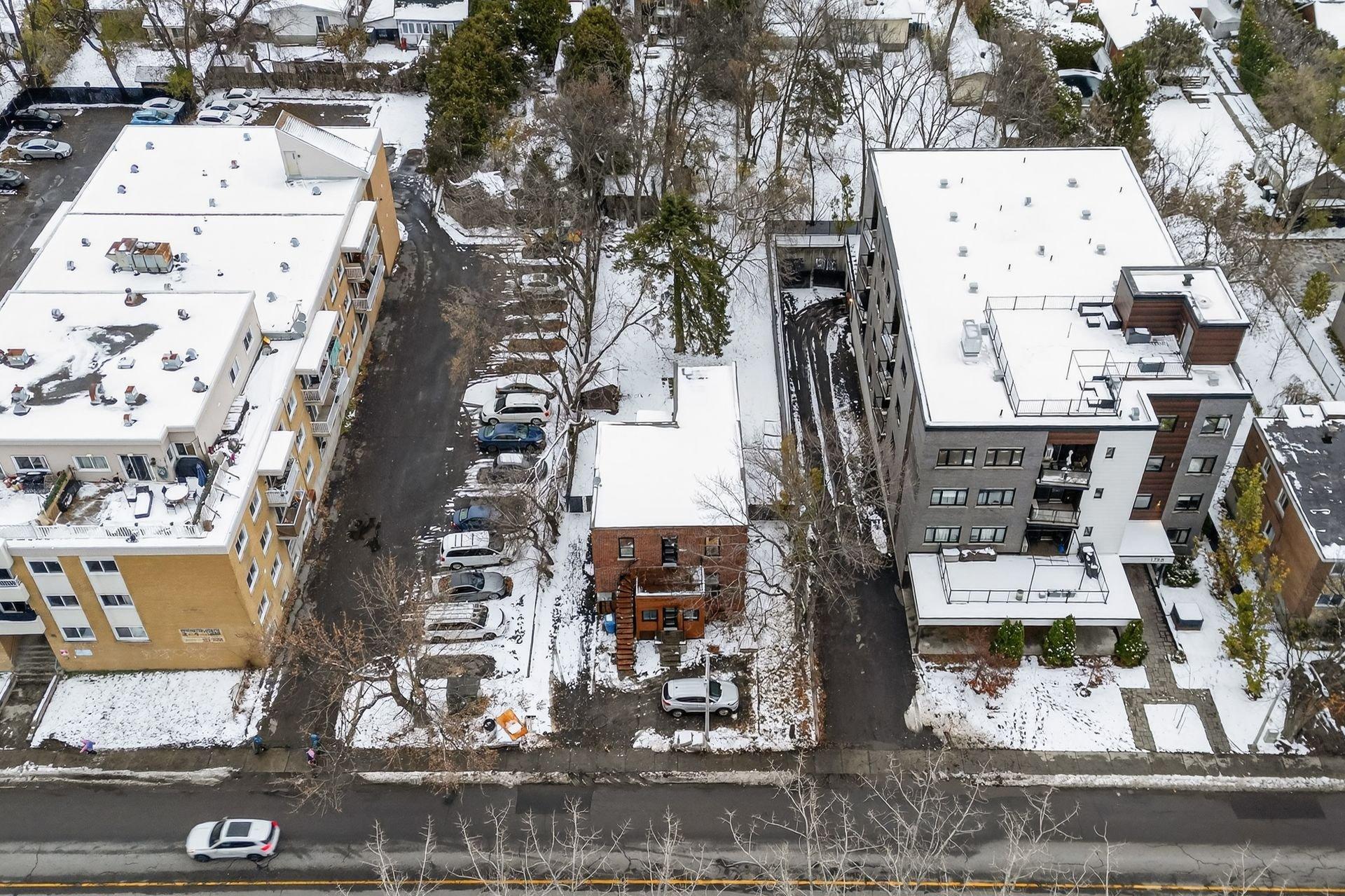 









1752

 - 1754


Av. Victoria

,
Longueuil (Greenfield Park),




QC
J4V1M3

