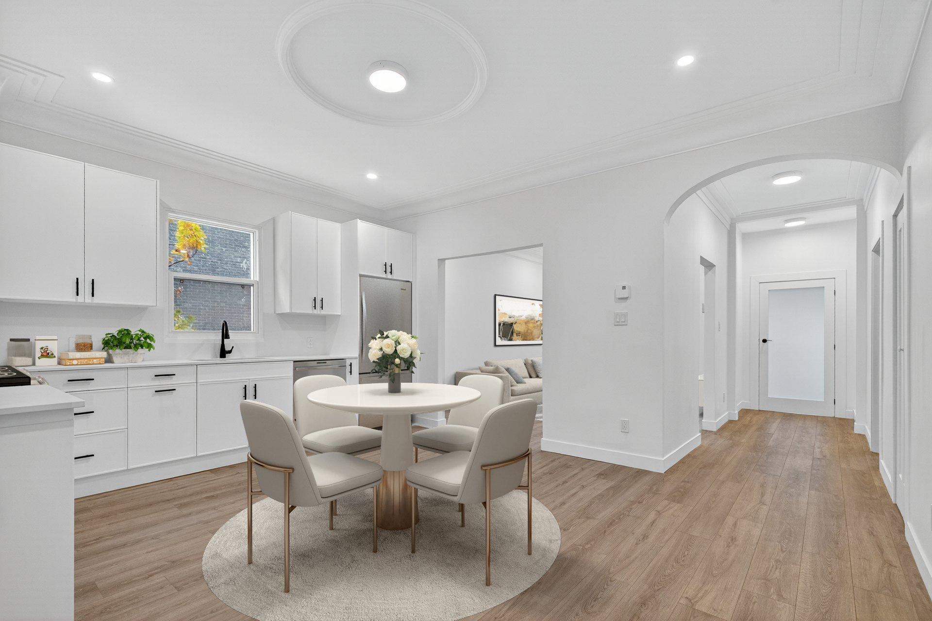 









1752

 - 1754


Av. Victoria

,
Longueuil (Greenfield Park),




QC
J4V1M3

