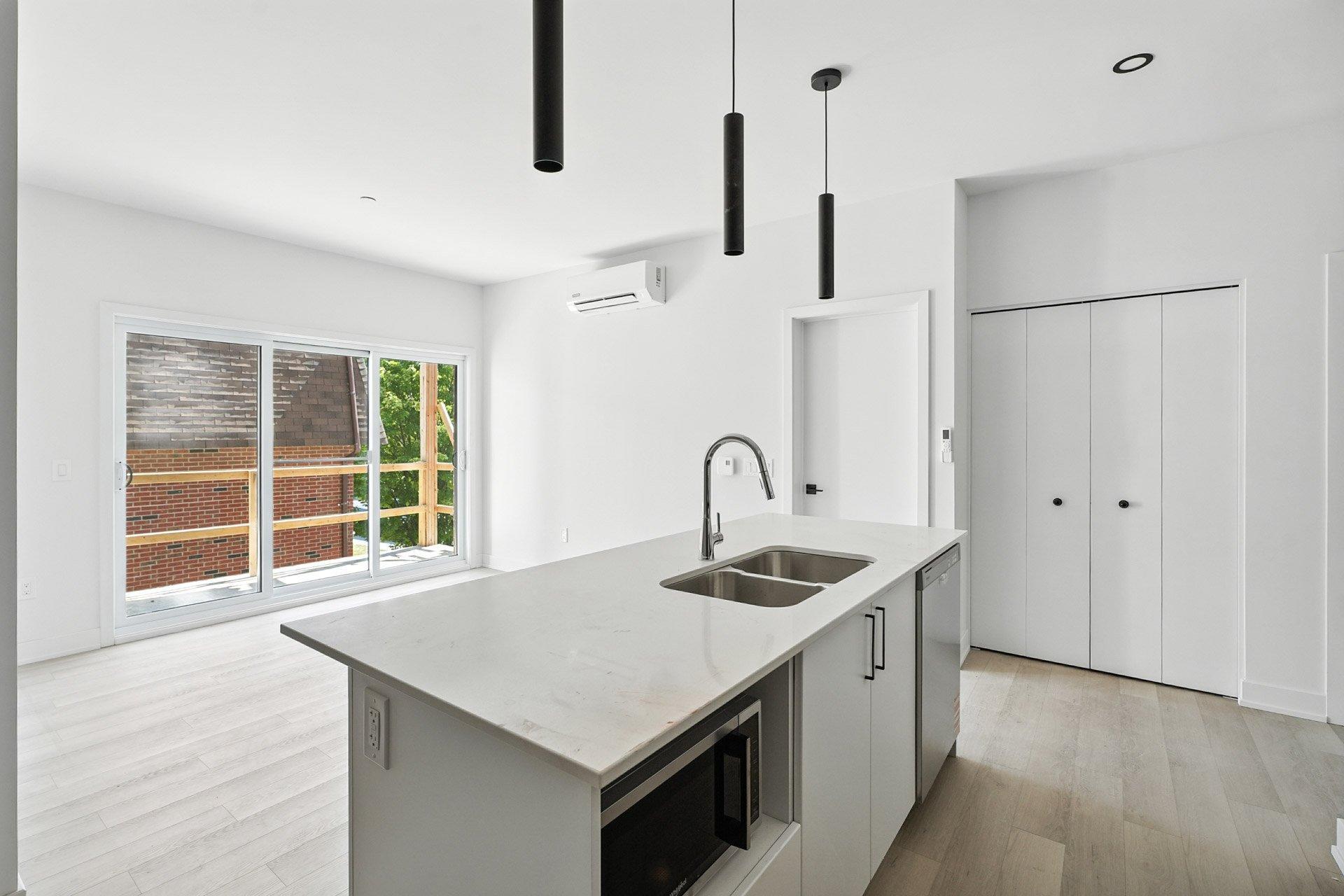 









312


Ch. Freeman

,
Gatineau (Hull),




QC
J8Z2B6

