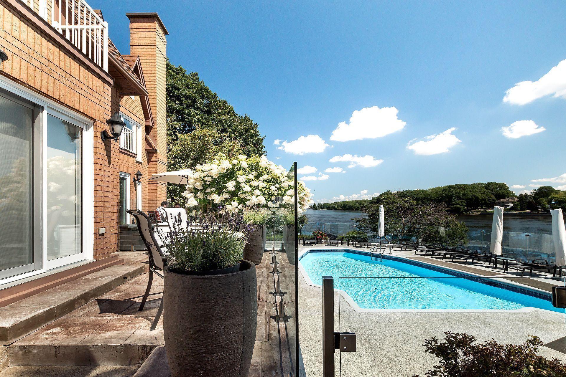 









1


Av. Sauriol

,
Laval (Laval-des-Rapides),




QC
H7N3A3

