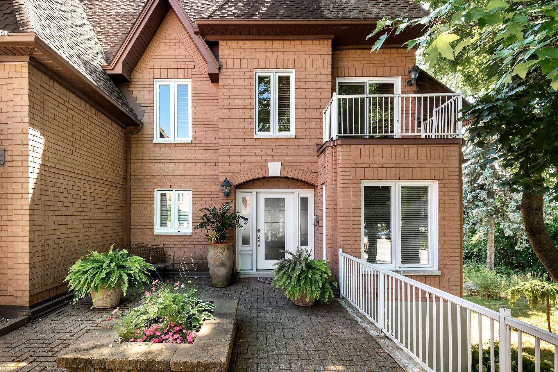 









1


Av. Sauriol

,
Laval (Laval-des-Rapides),




QC
H7N3A3

