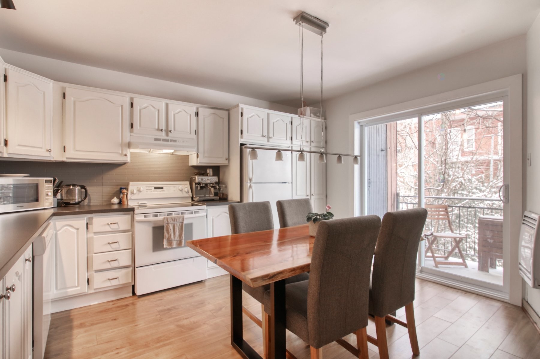 









5437

 - 5439


7e Avenue

,
Montréal (Rosemont/La Petite-Patrie),




QC
H1Y2N4

