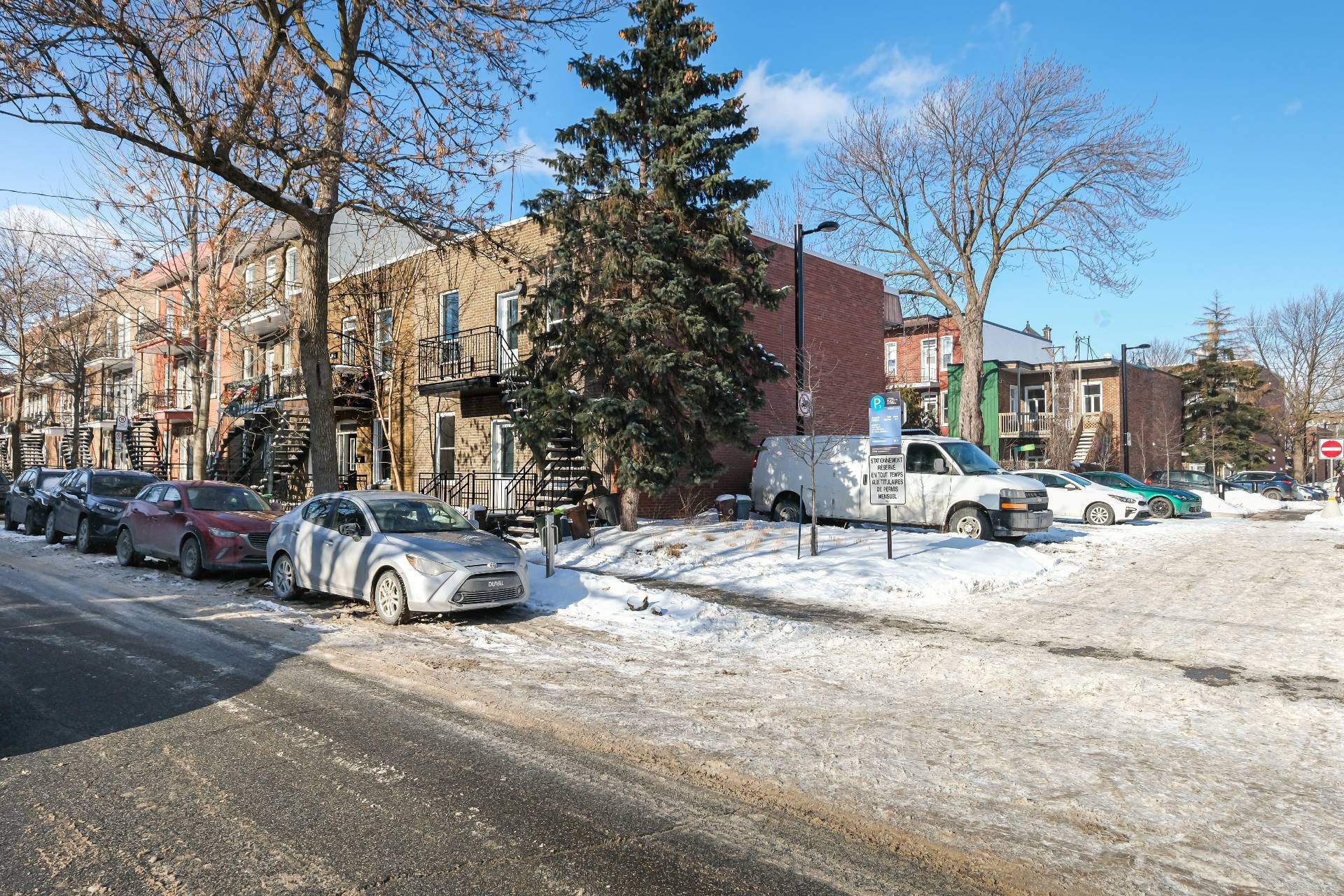 









5437

 - 5439


7e Avenue

,
Montréal (Rosemont/La Petite-Patrie),




QC
H1Y2N4

