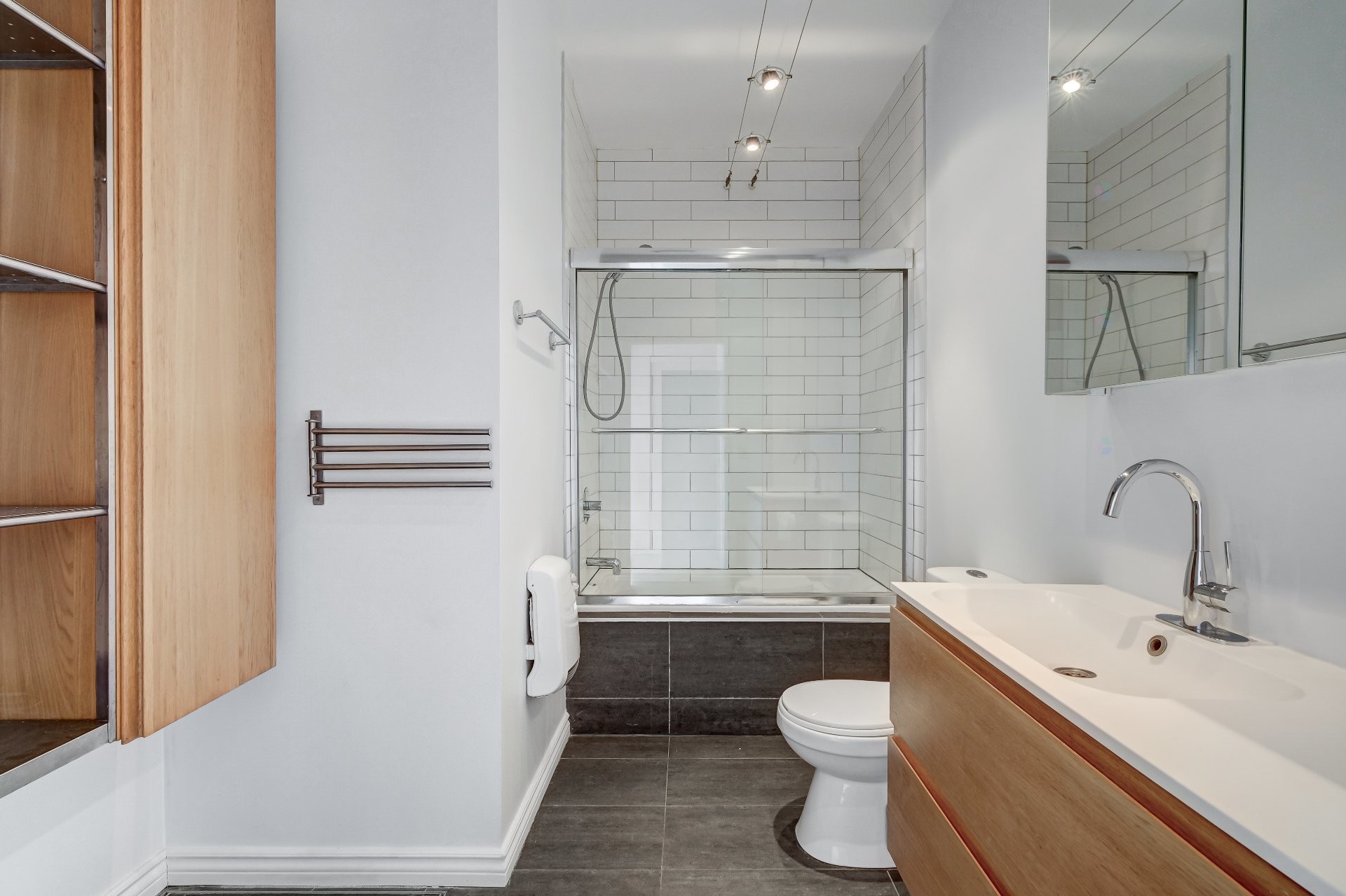 









5437

 - 5439


7e Avenue

,
Montréal (Rosemont/La Petite-Patrie),




QC
H1Y2N4

