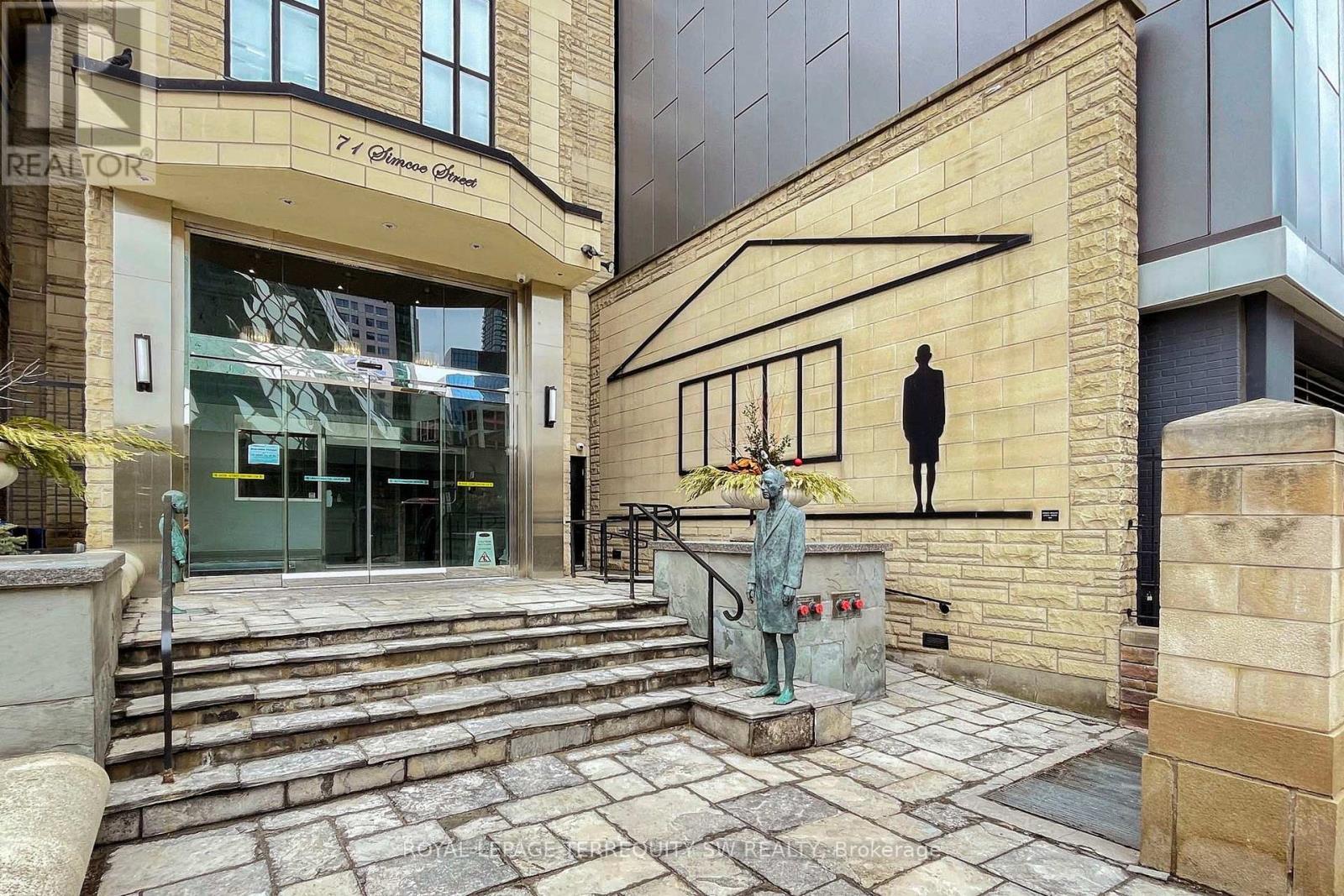 












2001 - 71 SIMCOE STREET

,
Toronto,




Ontario
M5J2S9

