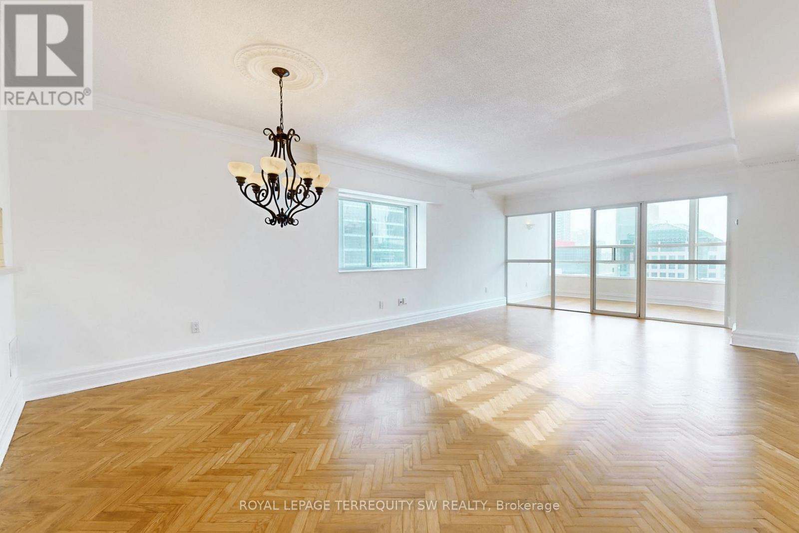 












2001 - 71 SIMCOE STREET

,
Toronto,




Ontario
M5J2S9

