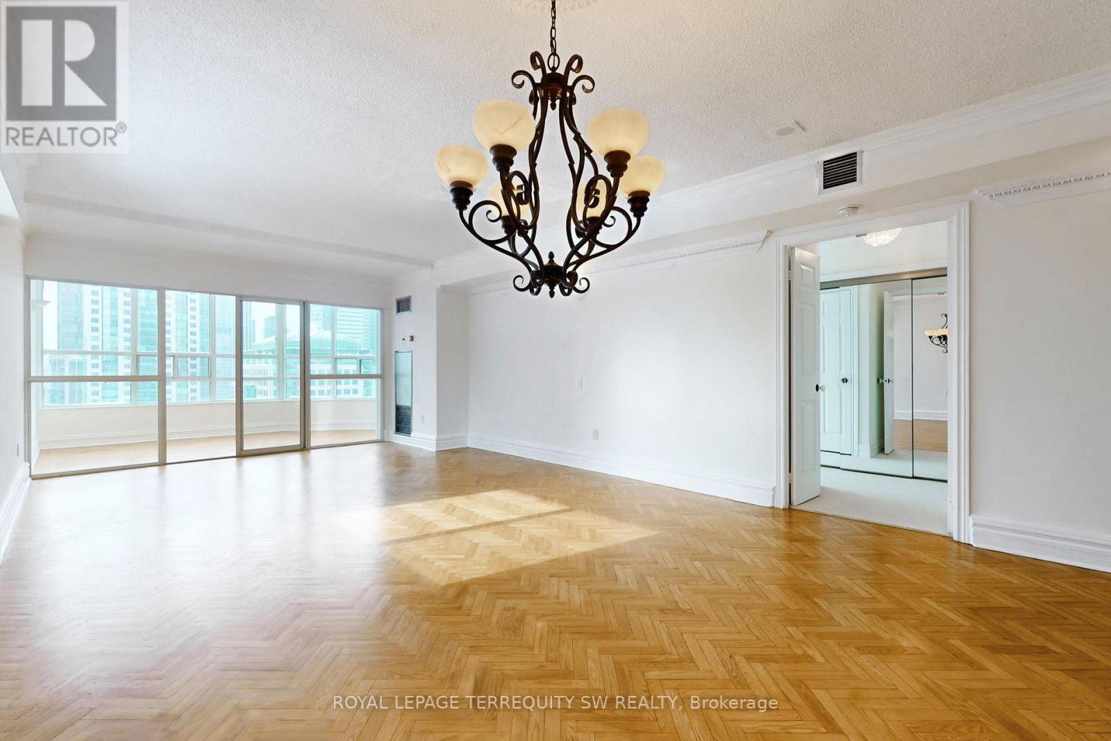 












2001 - 71 SIMCOE STREET

,
Toronto,




Ontario
M5J2S9

