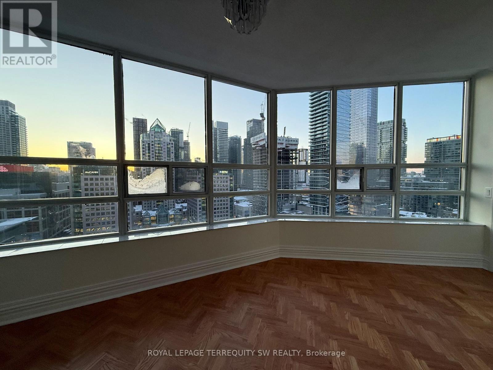 












2001 - 71 SIMCOE STREET

,
Toronto,




Ontario
M5J2S9

