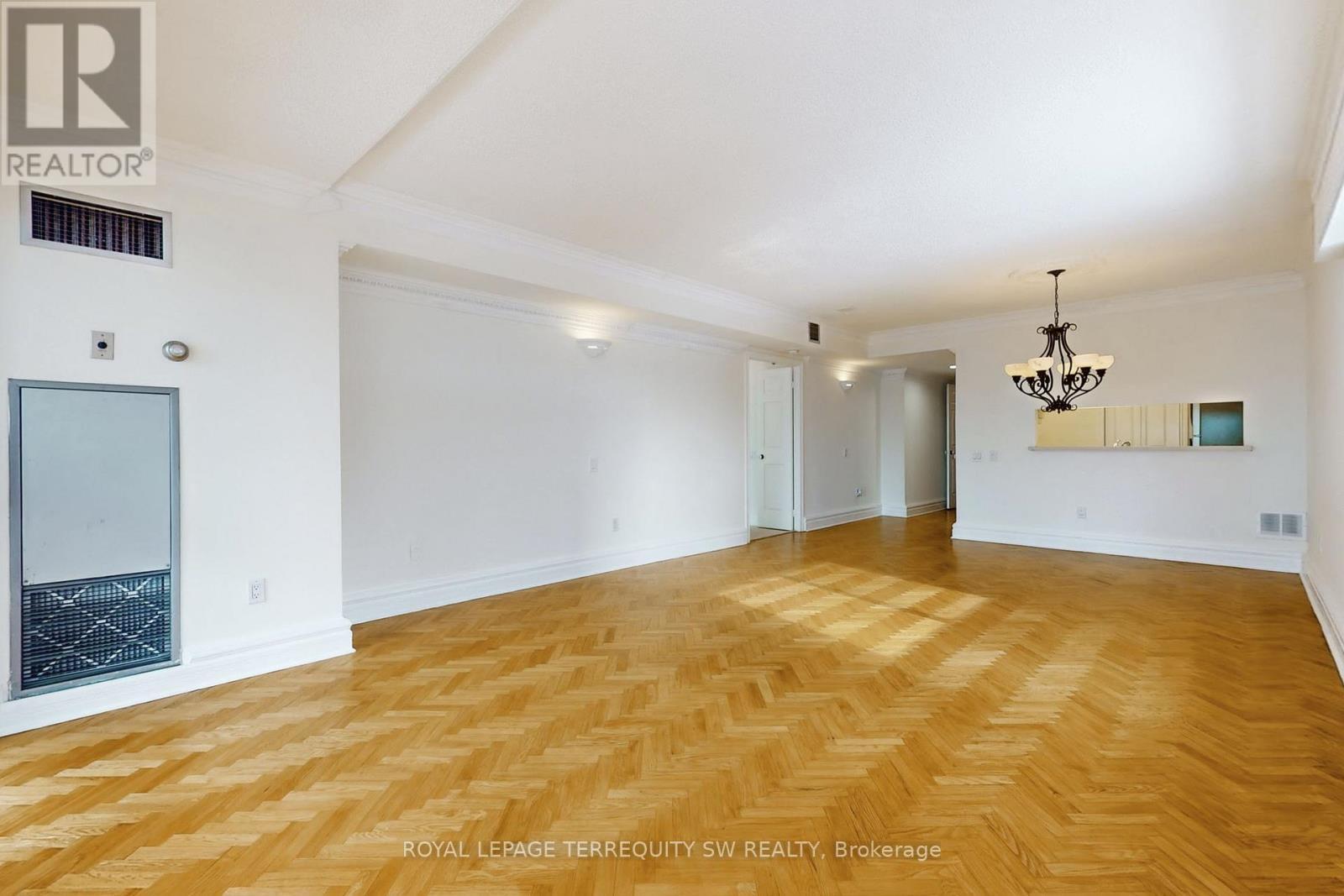 












2001 - 71 SIMCOE STREET

,
Toronto,




Ontario
M5J2S9

