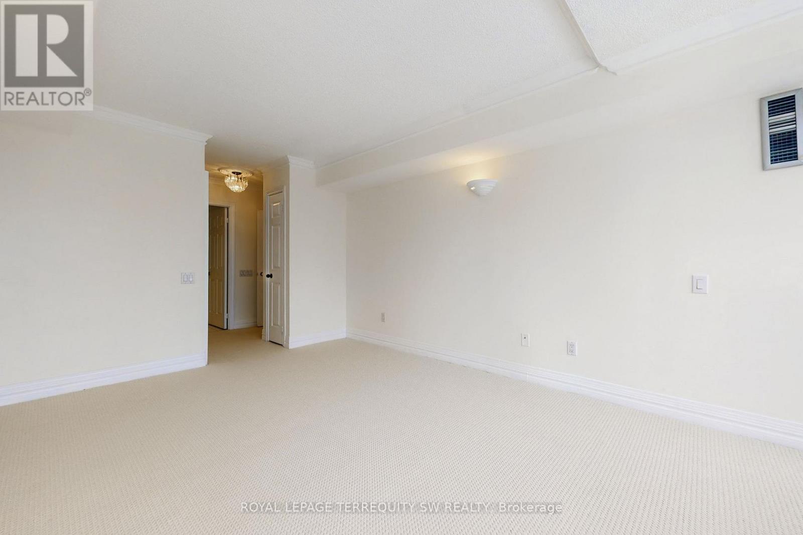 












2001 - 71 SIMCOE STREET

,
Toronto,




Ontario
M5J2S9

