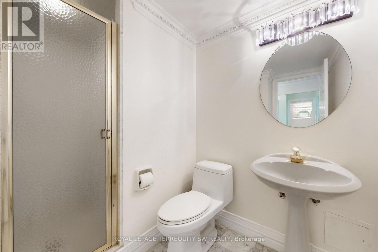 












2001 - 71 SIMCOE STREET

,
Toronto,




Ontario
M5J2S9

