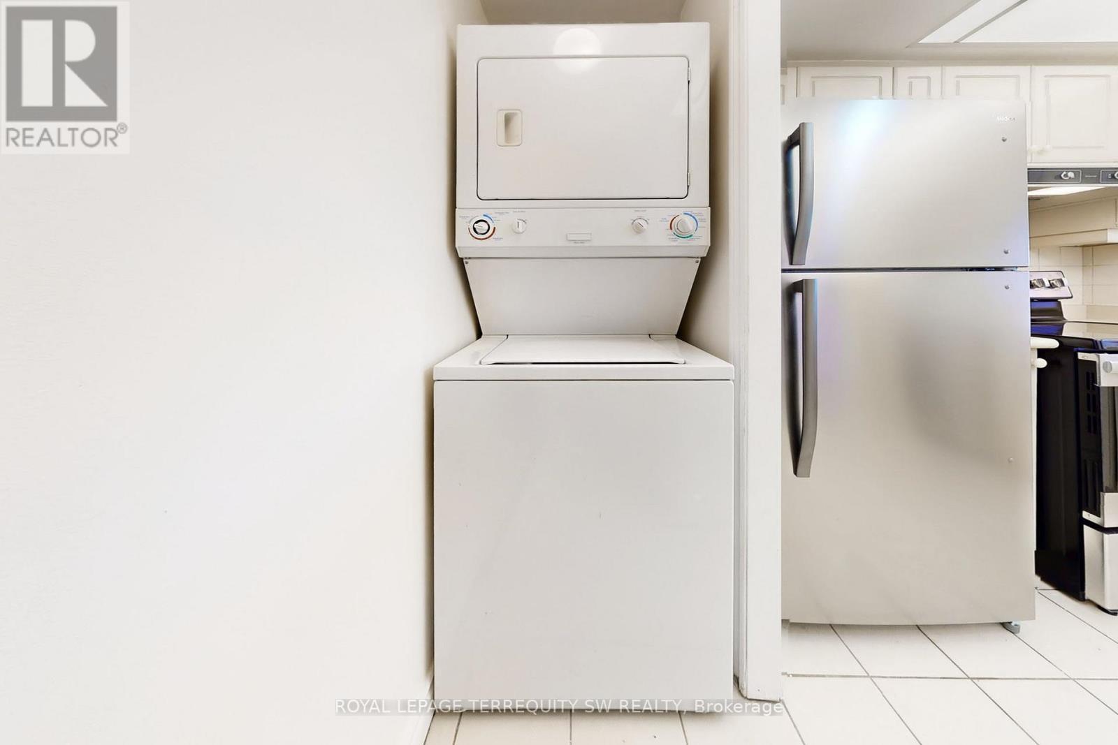 












2001 - 71 SIMCOE STREET

,
Toronto,




Ontario
M5J2S9

