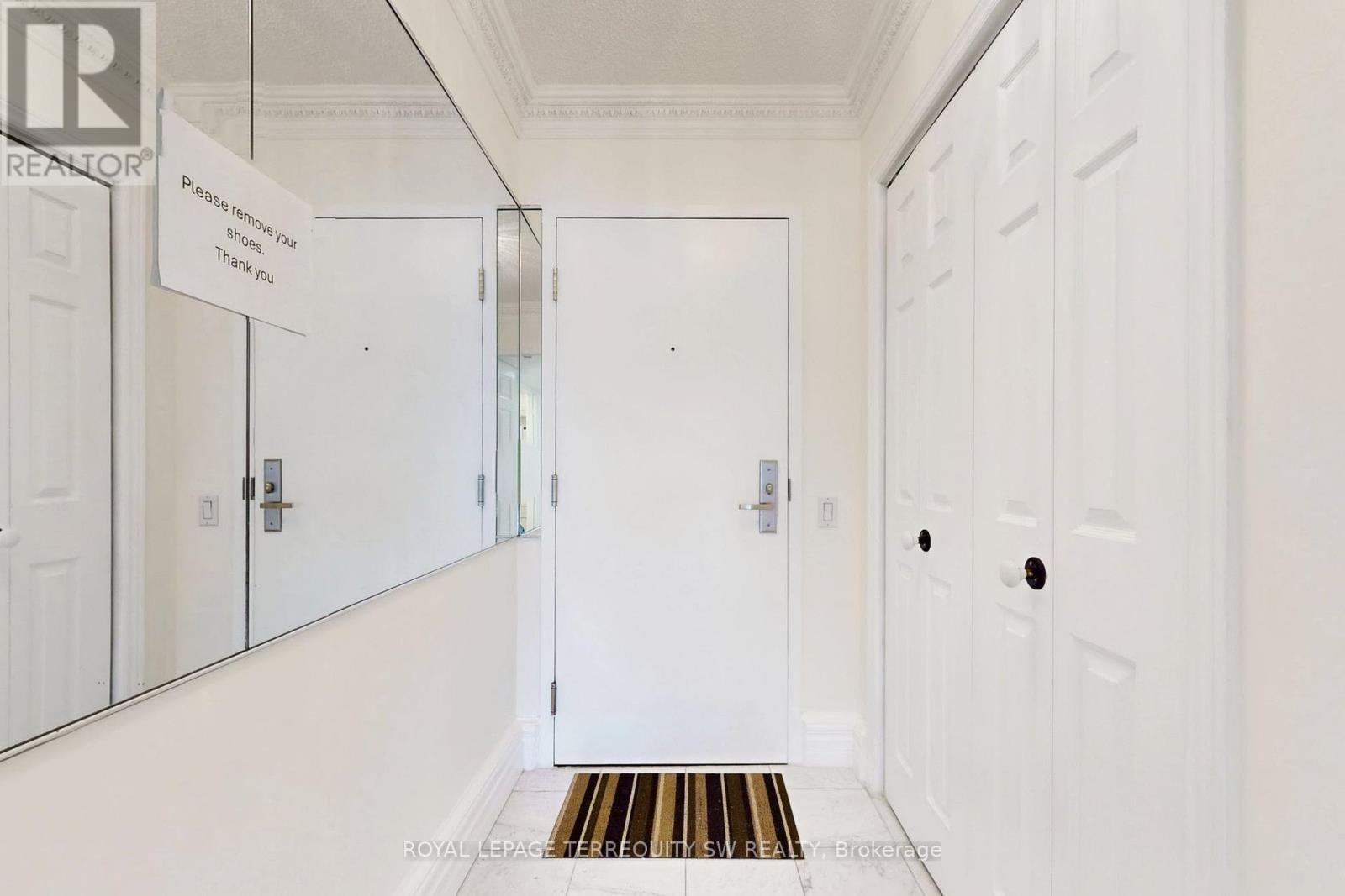 












2001 - 71 SIMCOE STREET

,
Toronto,




Ontario
M5J2S9

