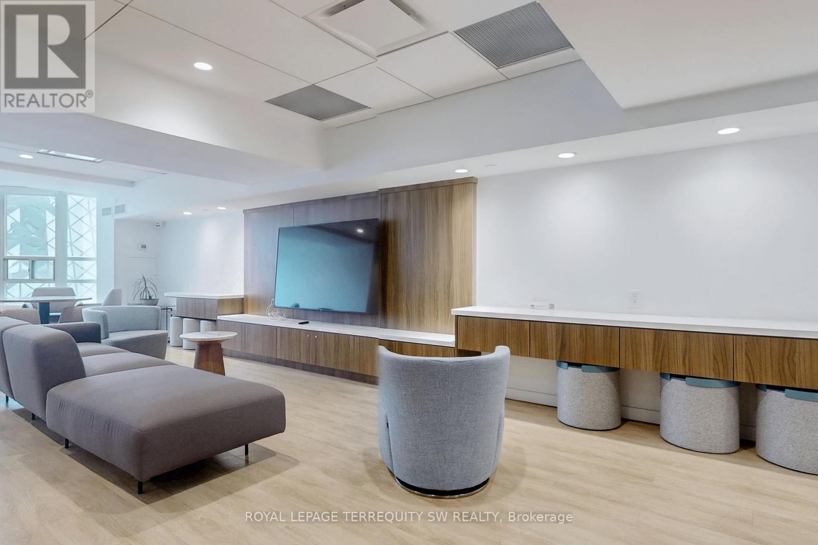 












2001 - 71 SIMCOE STREET

,
Toronto,




Ontario
M5J2S9

