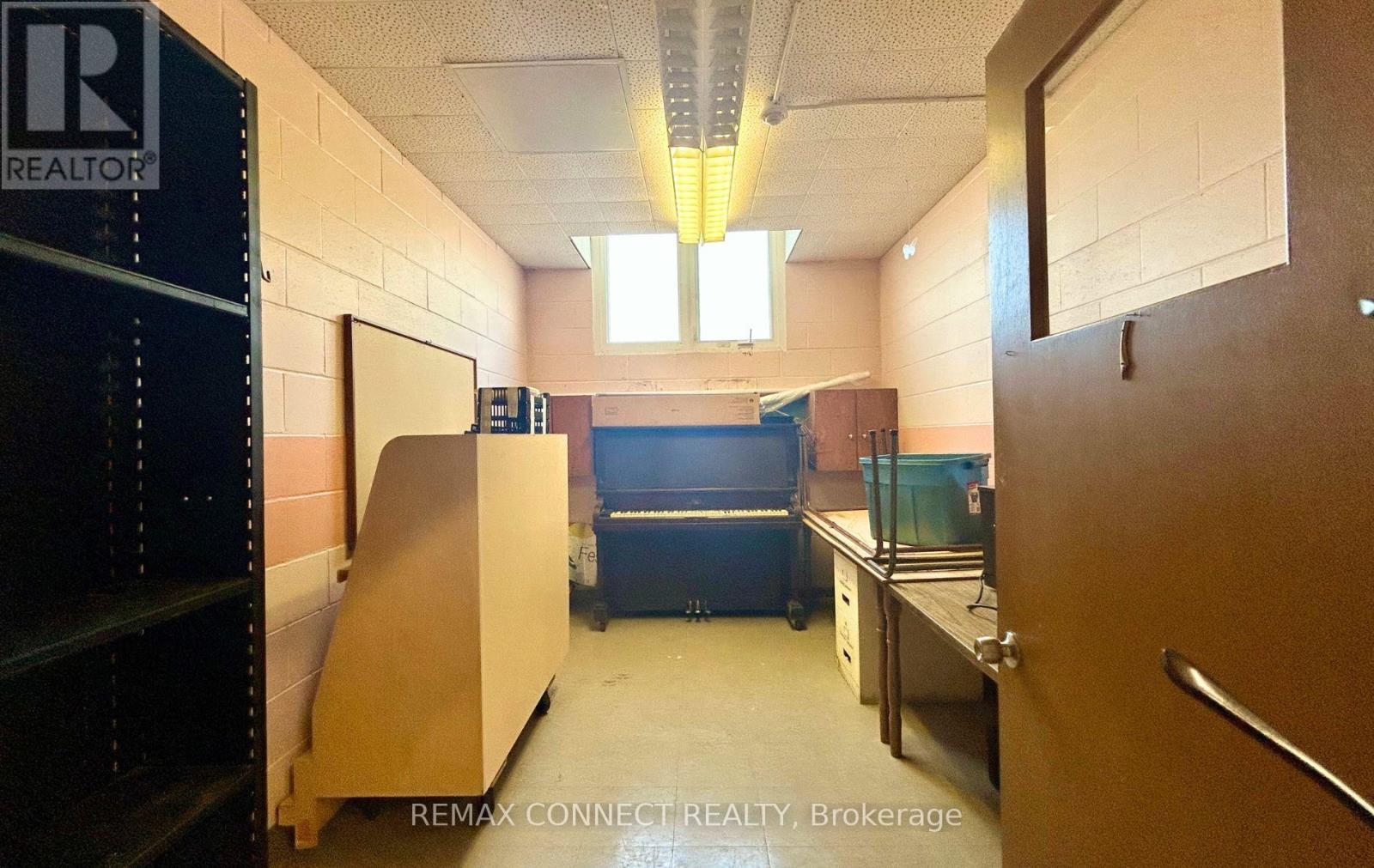 












LOWER&OFFICE - 676 SIMCOE STREET N

,
Oshawa,




Ontario
L1G4V7

