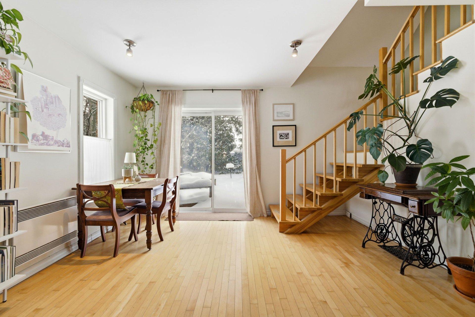 









187


Rue Brodeur

,
Gatineau (Hull),




QC
J8Y2R7

