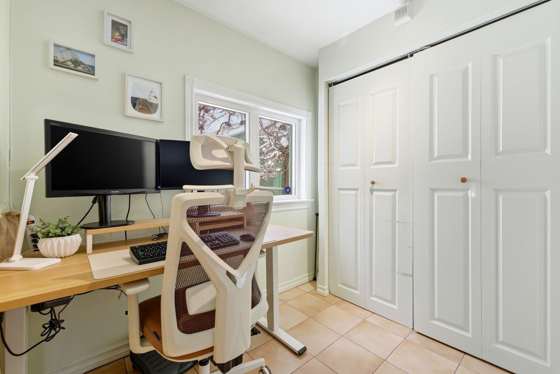 









187


Rue Brodeur

,
Gatineau (Hull),




QC
J8Y2R7

