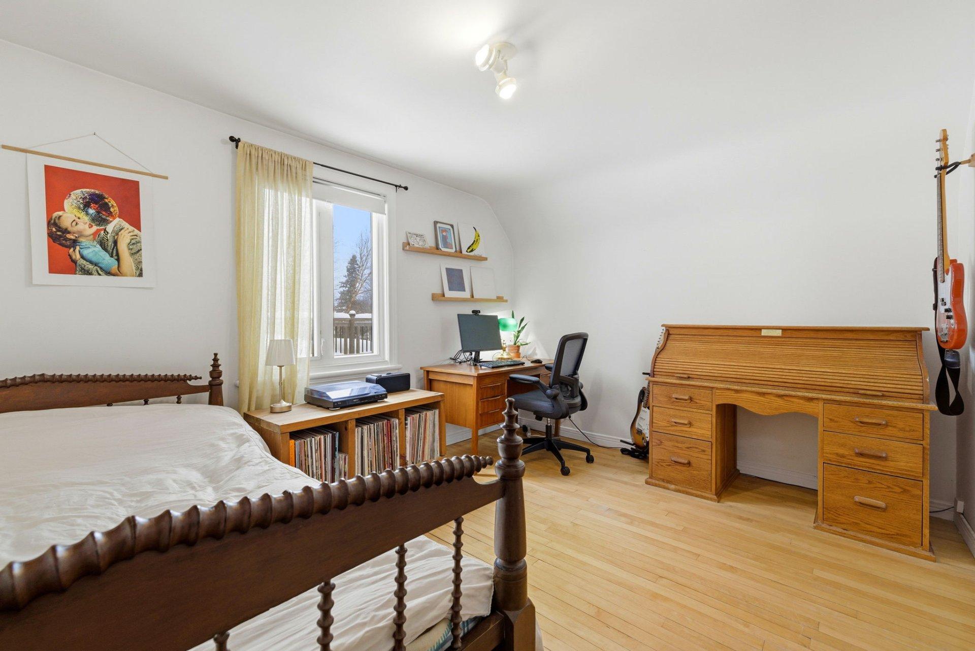 









187


Rue Brodeur

,
Gatineau (Hull),




QC
J8Y2R7

