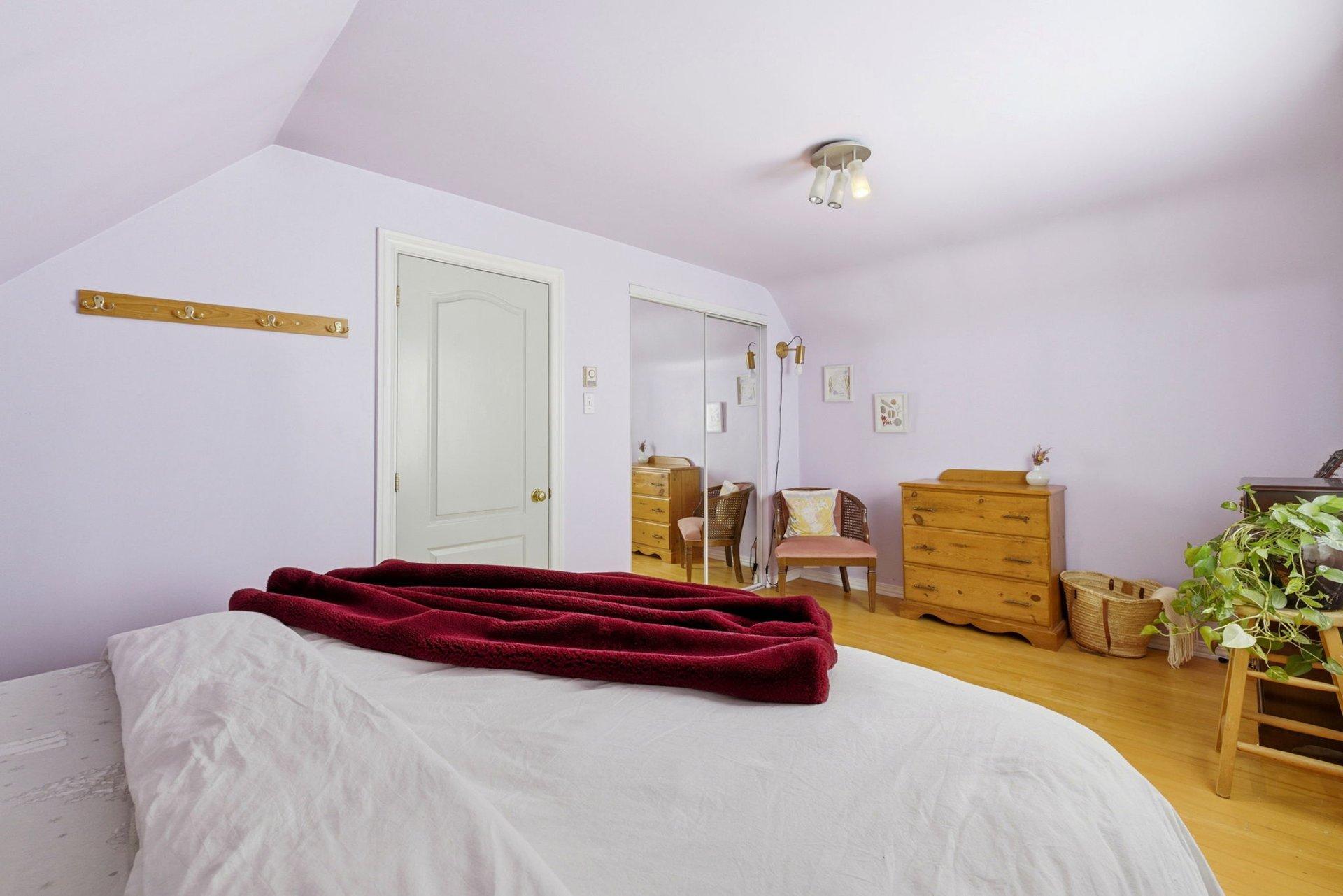 









187


Rue Brodeur

,
Gatineau (Hull),




QC
J8Y2R7

