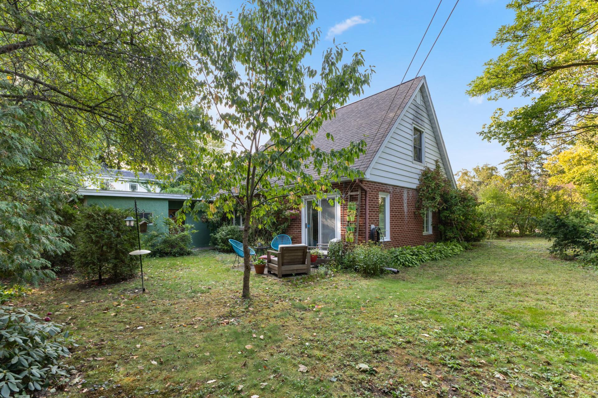 









187


Rue Brodeur

,
Gatineau (Hull),




QC
J8Y2R7

