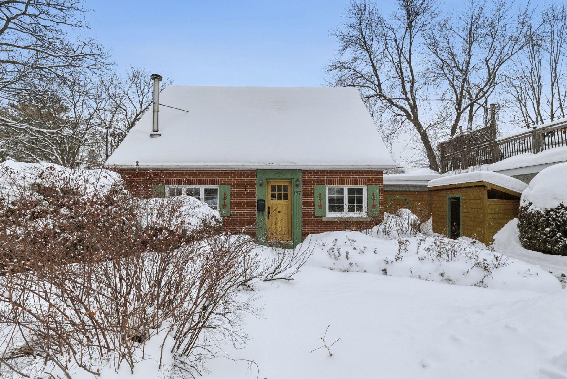 









187


Rue Brodeur

,
Gatineau (Hull),




QC
J8Y2R7

