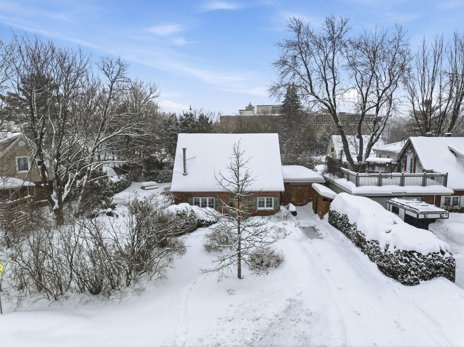 









187


Rue Brodeur

,
Gatineau (Hull),




QC
J8Y2R7

