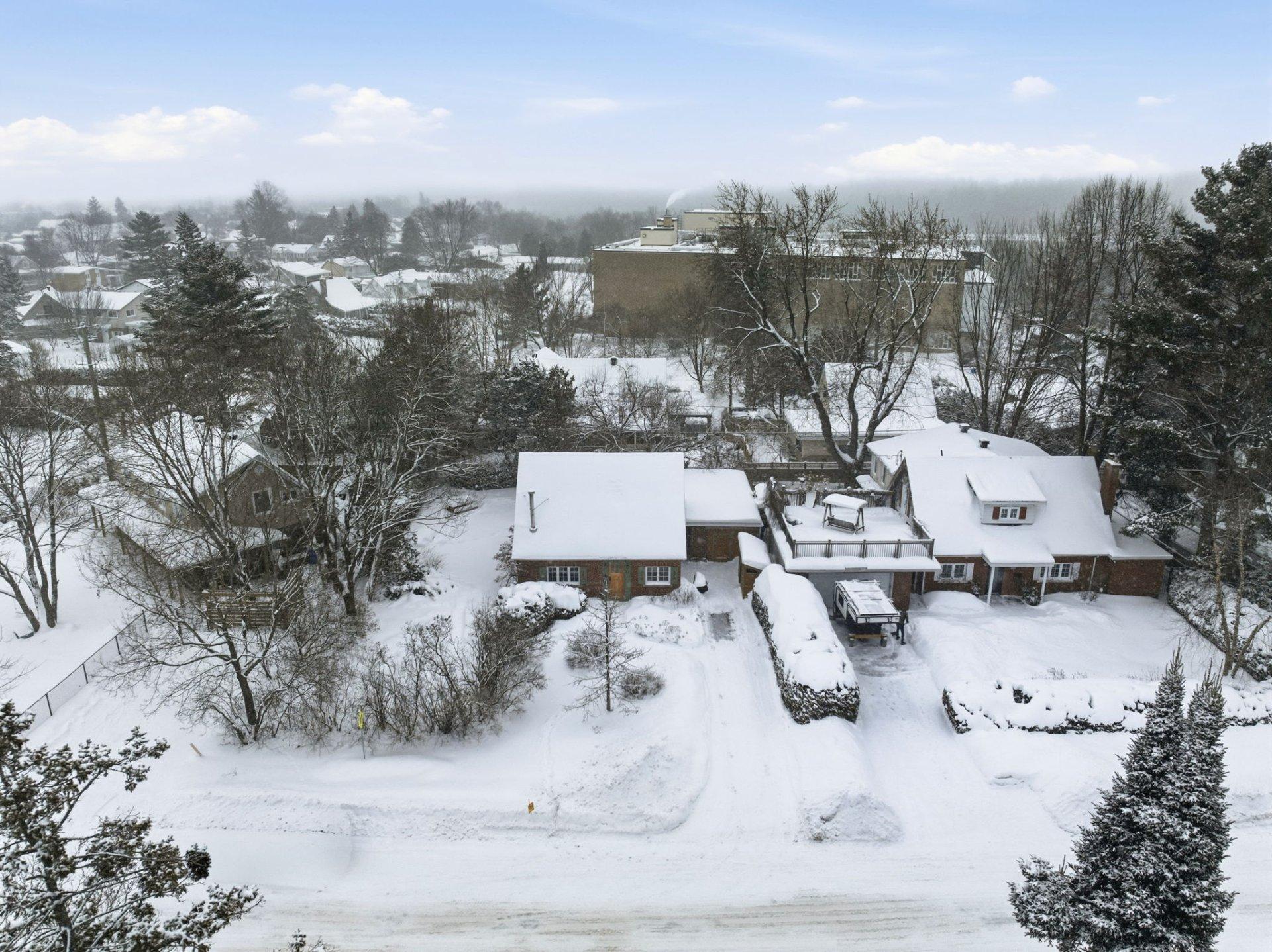 









187


Rue Brodeur

,
Gatineau (Hull),




QC
J8Y2R7

