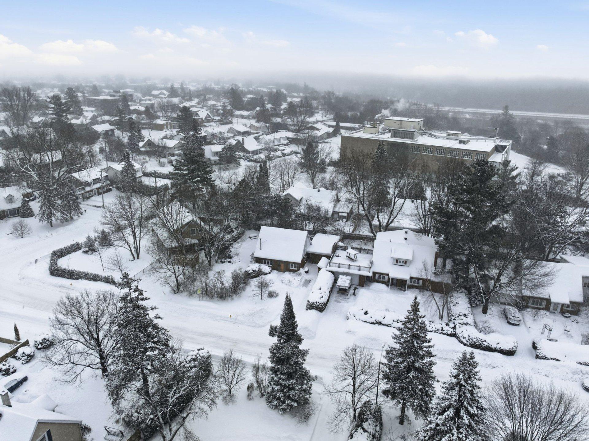 









187


Rue Brodeur

,
Gatineau (Hull),




QC
J8Y2R7

