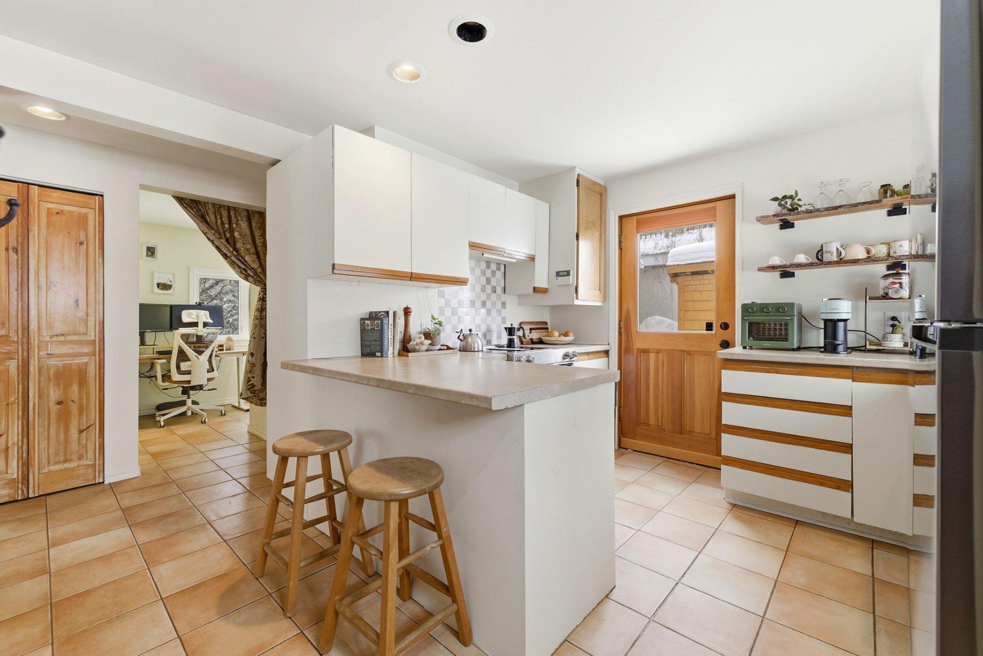 









187


Rue Brodeur

,
Gatineau (Hull),




QC
J8Y2R7

