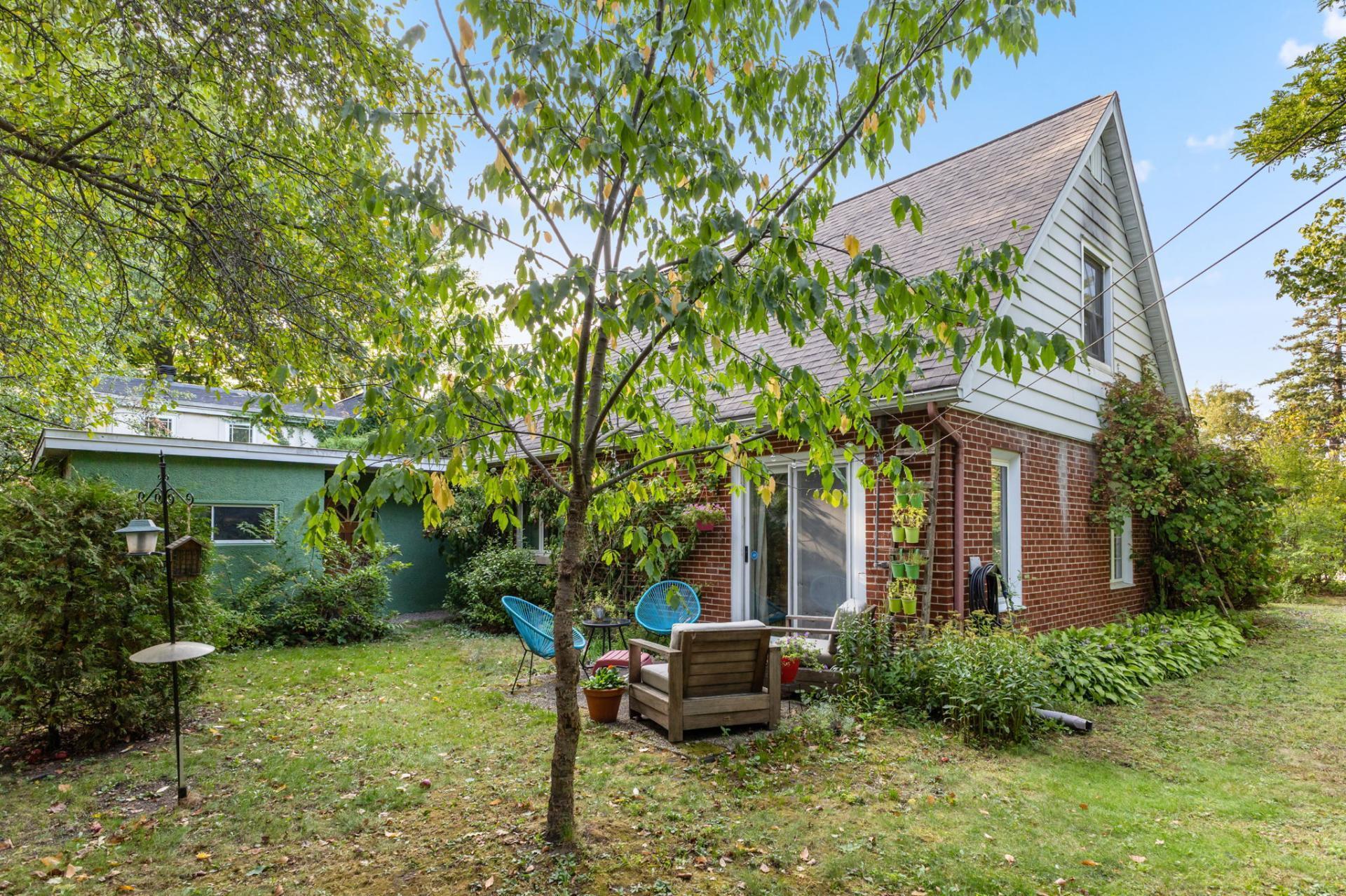 









187


Rue Brodeur

,
Gatineau (Hull),




QC
J8Y2R7

