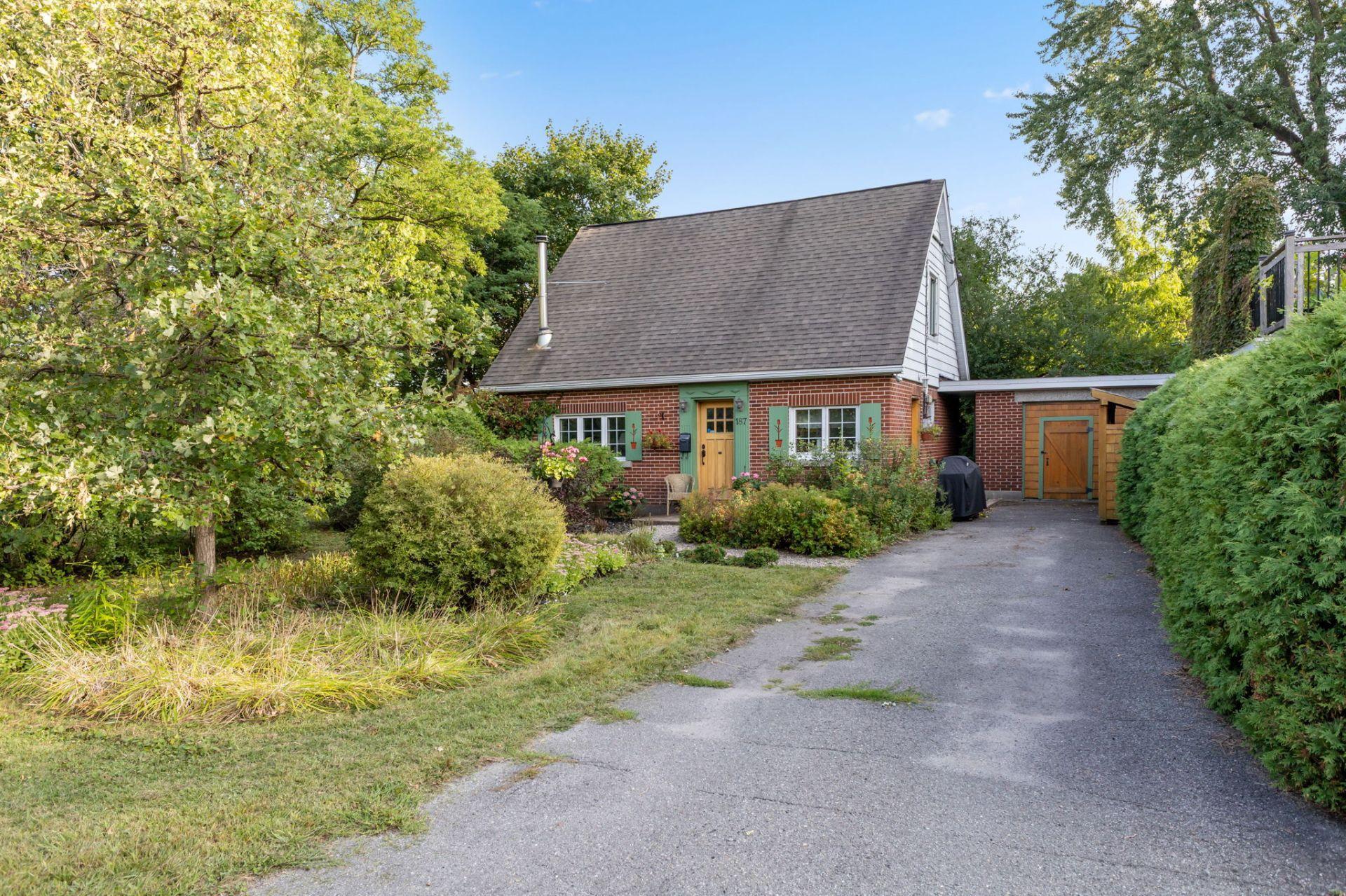 









187


Rue Brodeur

,
Gatineau (Hull),




QC
J8Y2R7

