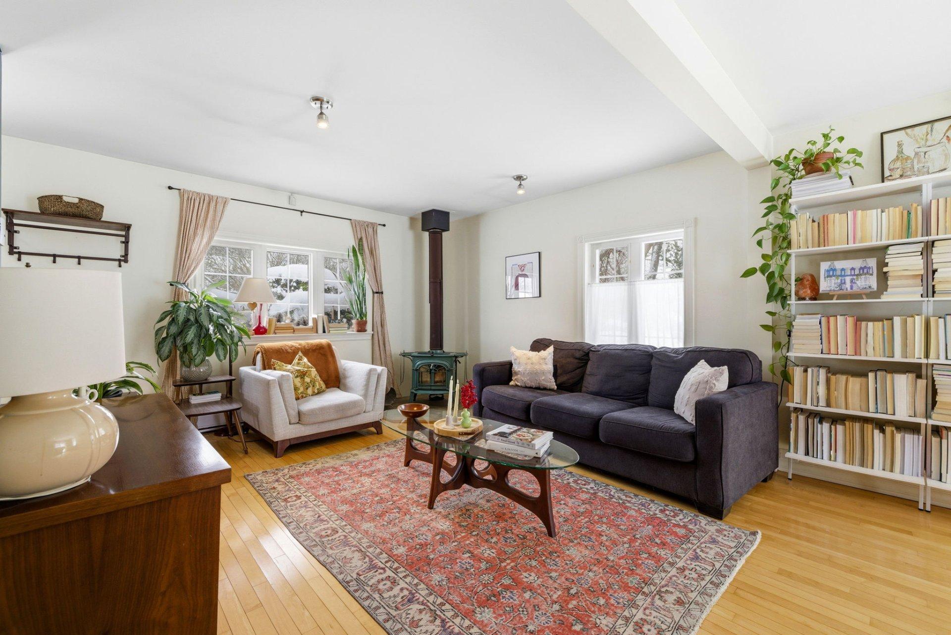 









187


Rue Brodeur

,
Gatineau (Hull),




QC
J8Y2R7

