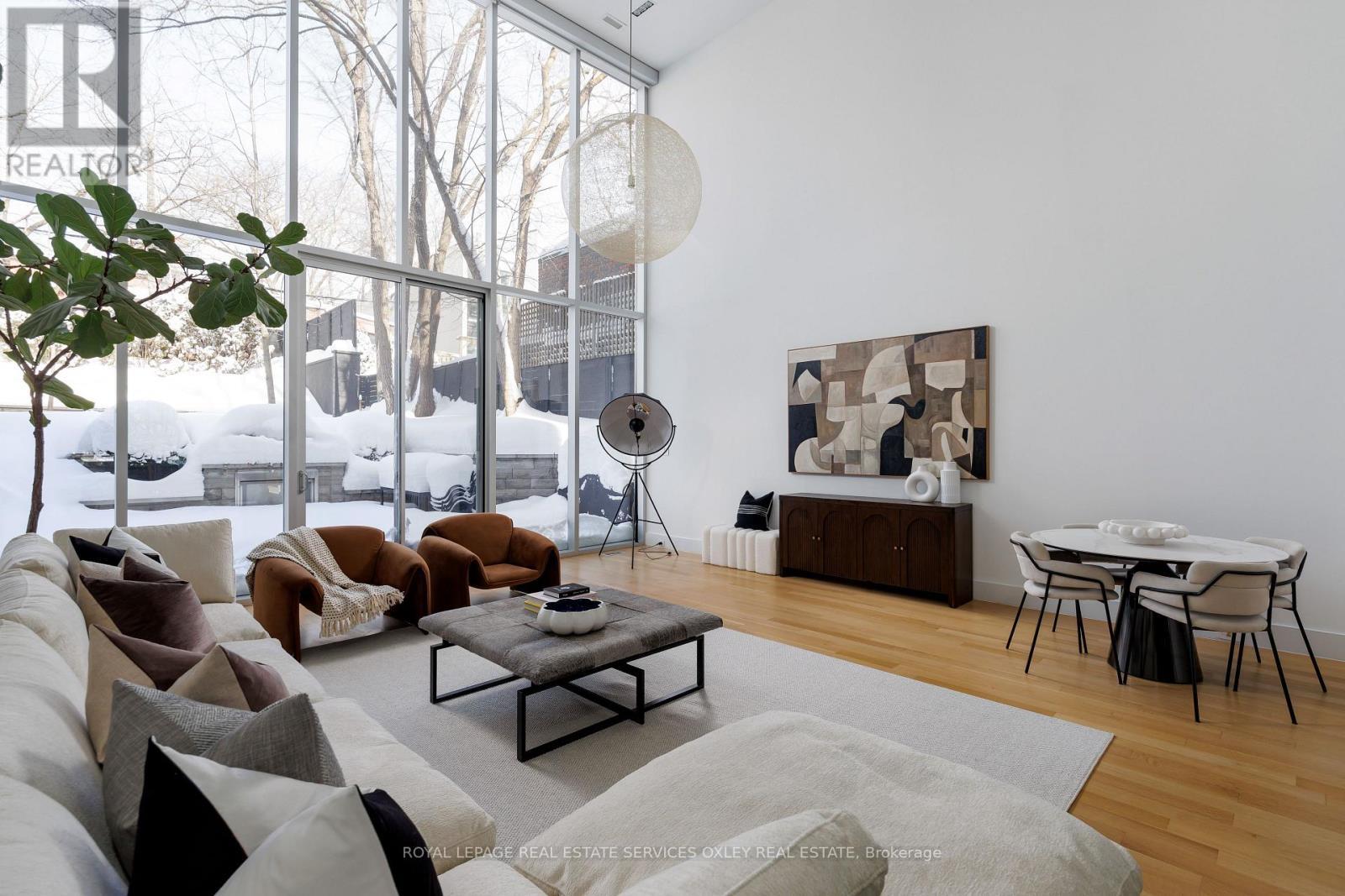 












20A WOODLAWN AVENUE W

,
Toronto,




Ontario
M4V1G7

