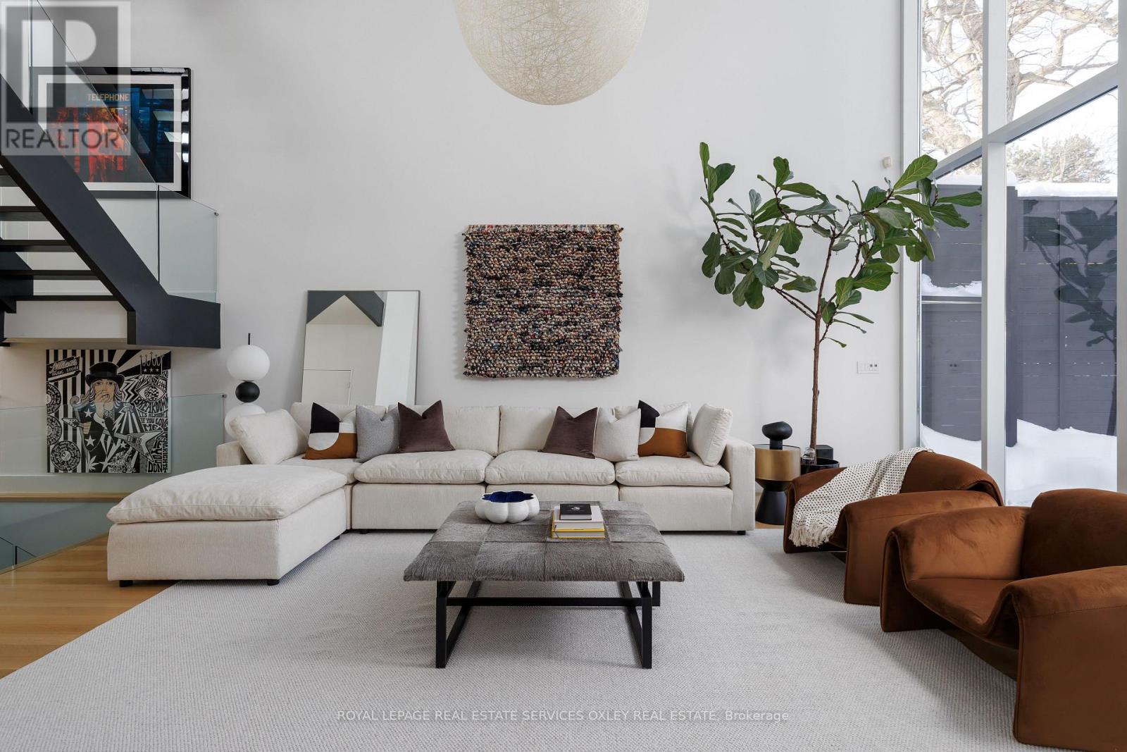 












20A WOODLAWN AVENUE W

,
Toronto,




Ontario
M4V1G7

