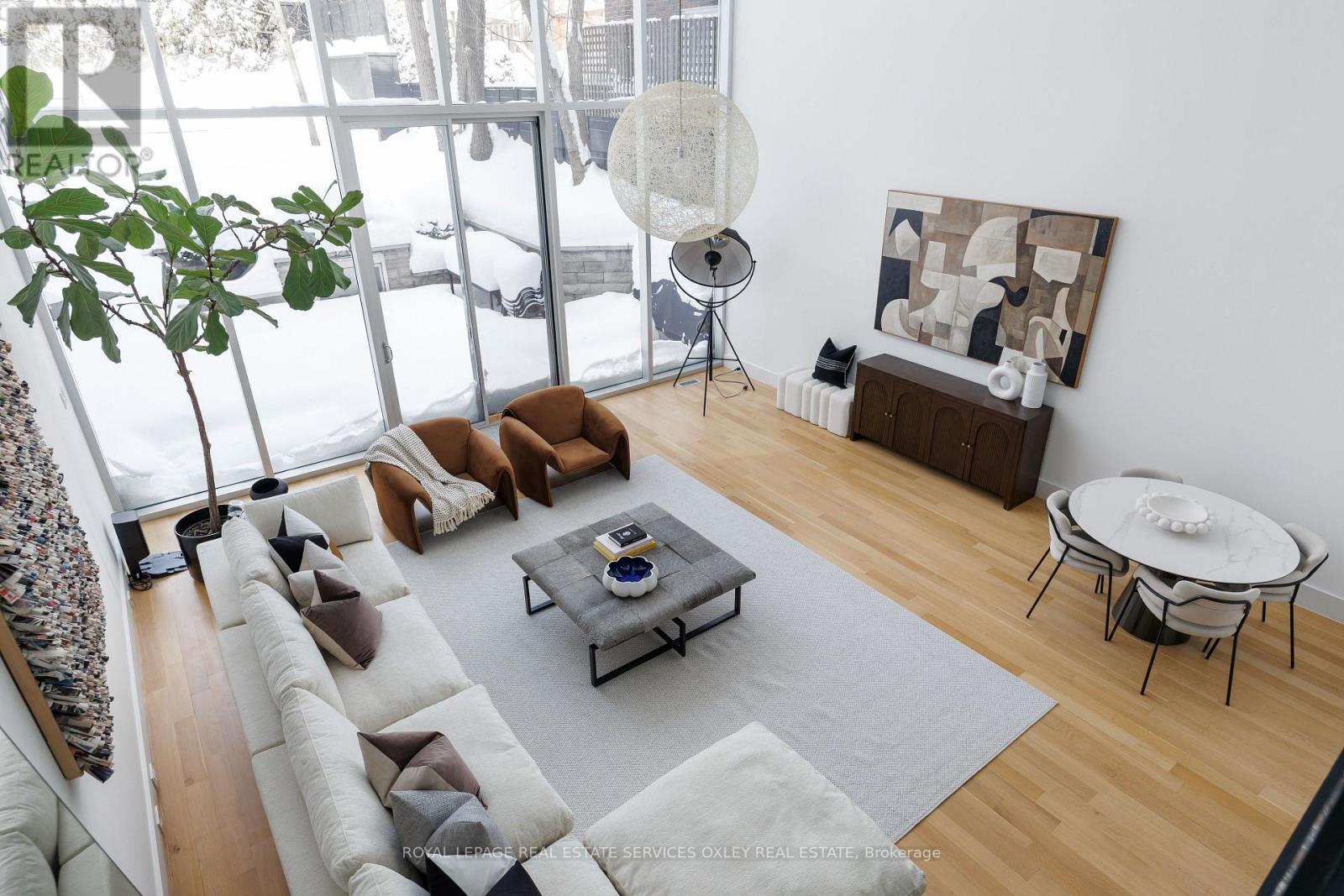 












20A WOODLAWN AVENUE W

,
Toronto,




Ontario
M4V1G7

