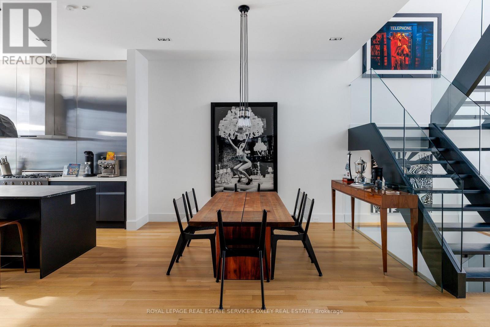 












20A WOODLAWN AVENUE W

,
Toronto,




Ontario
M4V1G7

