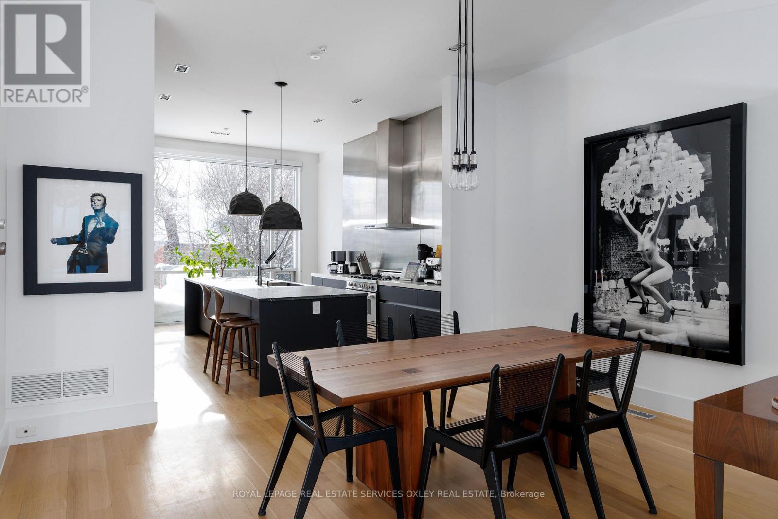 












20A WOODLAWN AVENUE W

,
Toronto,




Ontario
M4V1G7

