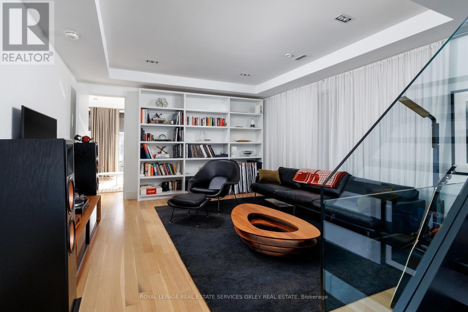 












20A WOODLAWN AVENUE W

,
Toronto,




Ontario
M4V1G7

