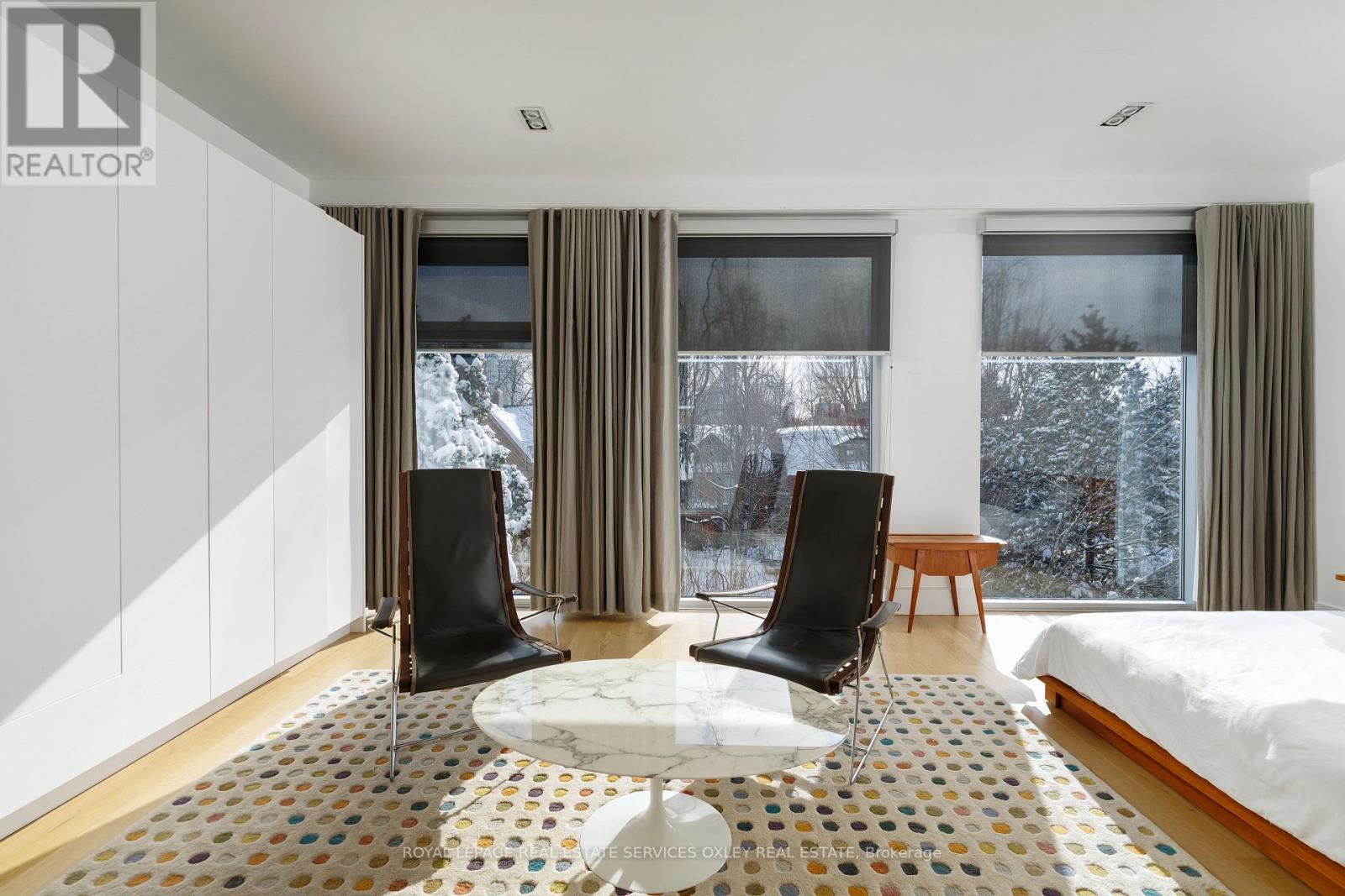 












20A WOODLAWN AVENUE W

,
Toronto,




Ontario
M4V1G7

