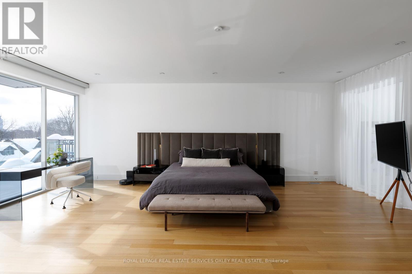 












20A WOODLAWN AVENUE W

,
Toronto,




Ontario
M4V1G7

