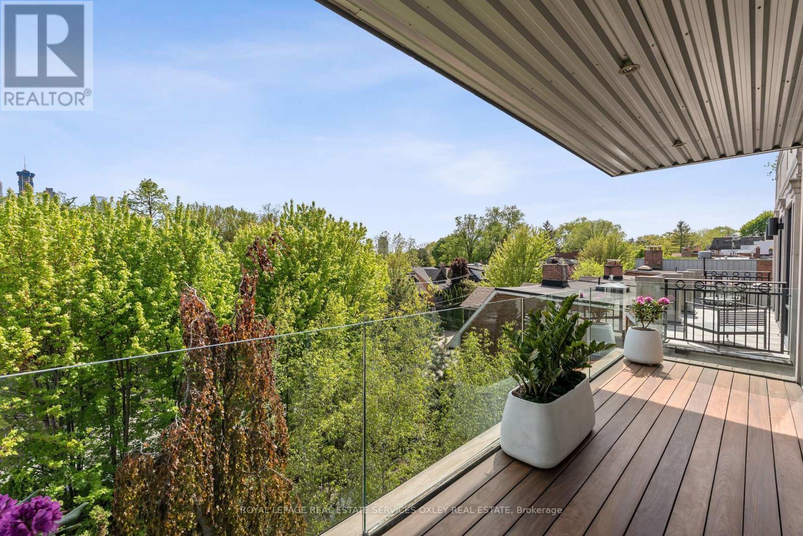 












20A WOODLAWN AVENUE W

,
Toronto,




Ontario
M4V1G7

