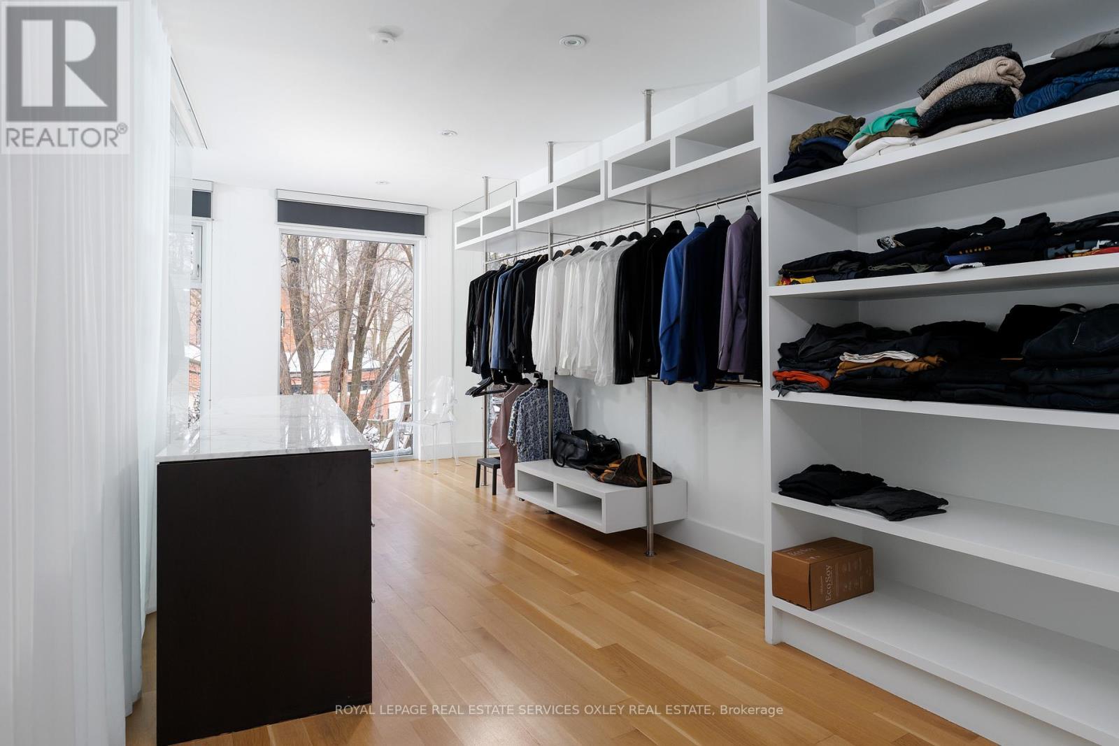 












20A WOODLAWN AVENUE W

,
Toronto,




Ontario
M4V1G7

